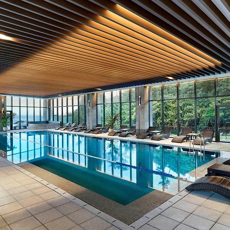 Parnas Hotel Jeju Seogwipo Exterior foto The swimming pool at the hotel