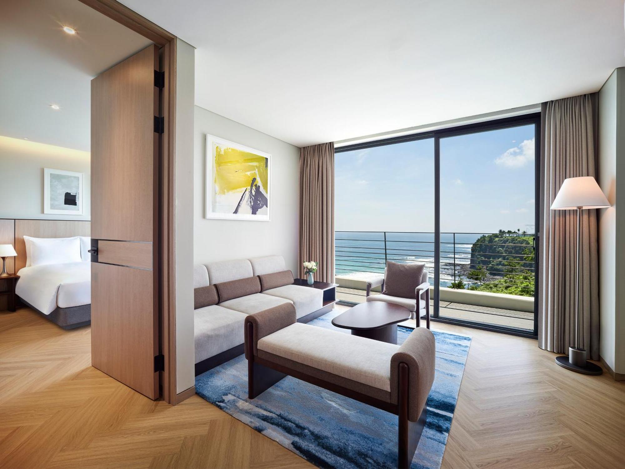 Parnas Hotel Jeju Seogwipo Exterior foto A suite at the hotel