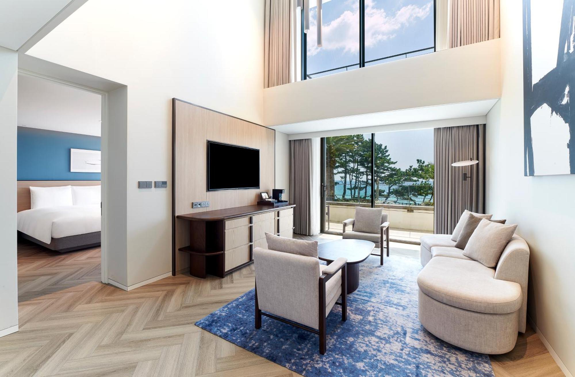 Parnas Hotel Jeju Seogwipo Exterior foto A suite at the hotel