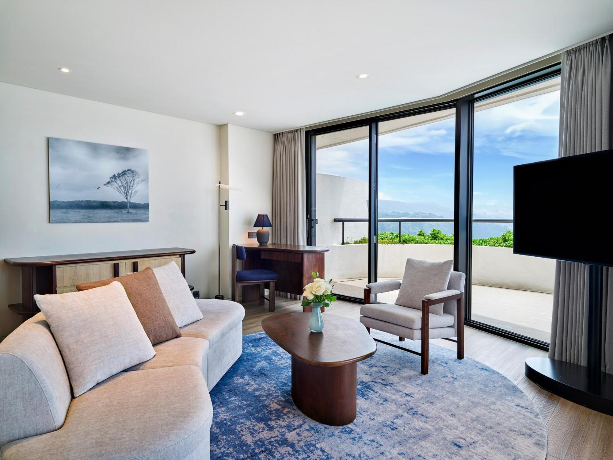 Parnas Hotel Jeju Seogwipo Exterior foto A suite at the Hilton Okinawa North Shore